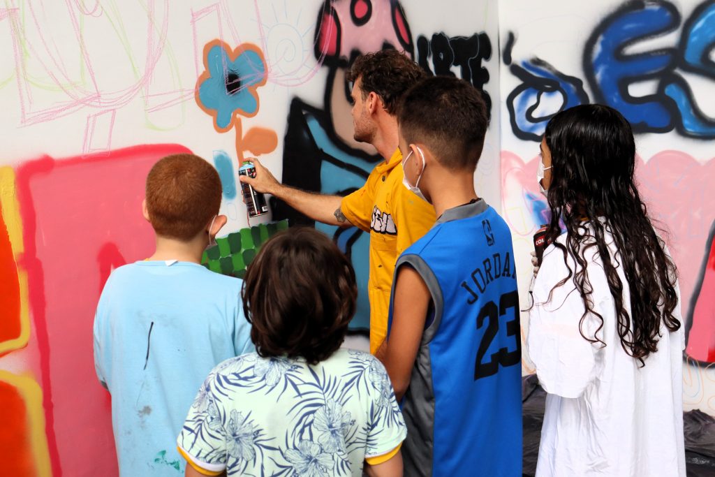 Alunos da Escola Sesc Jaraguá participam de oficina de grafite