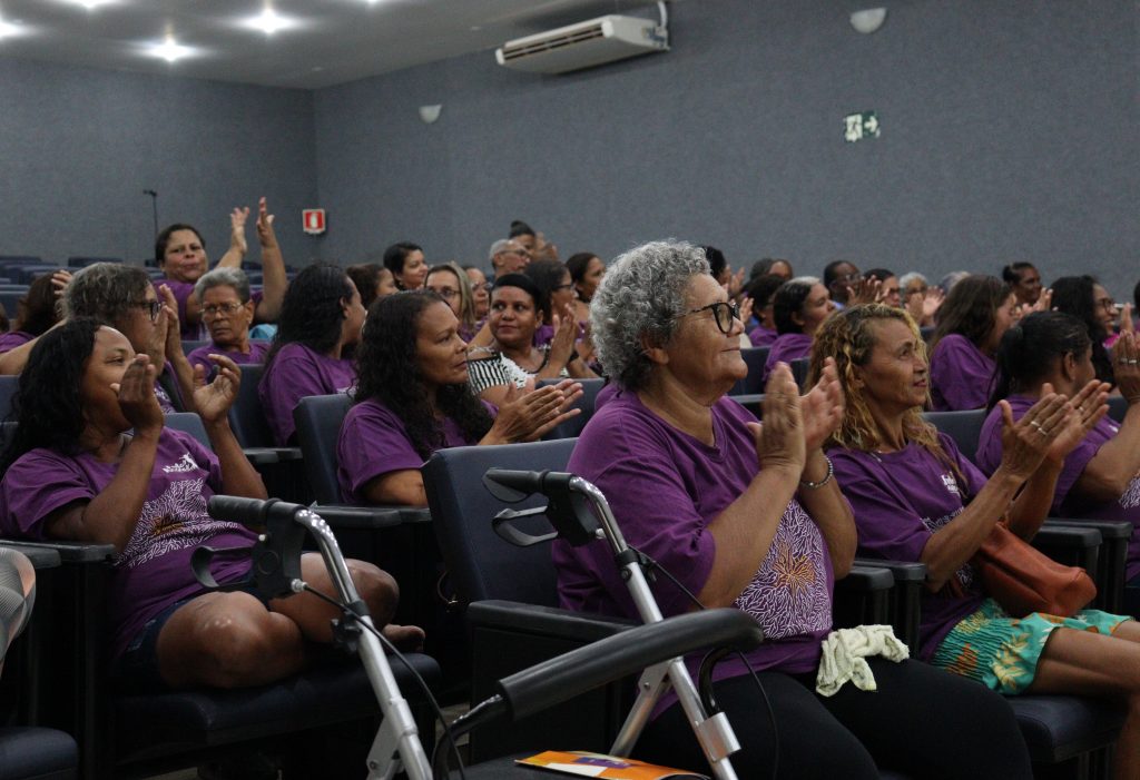 Integrantes do Fortes Raízes são certificadas em evento de encerramento