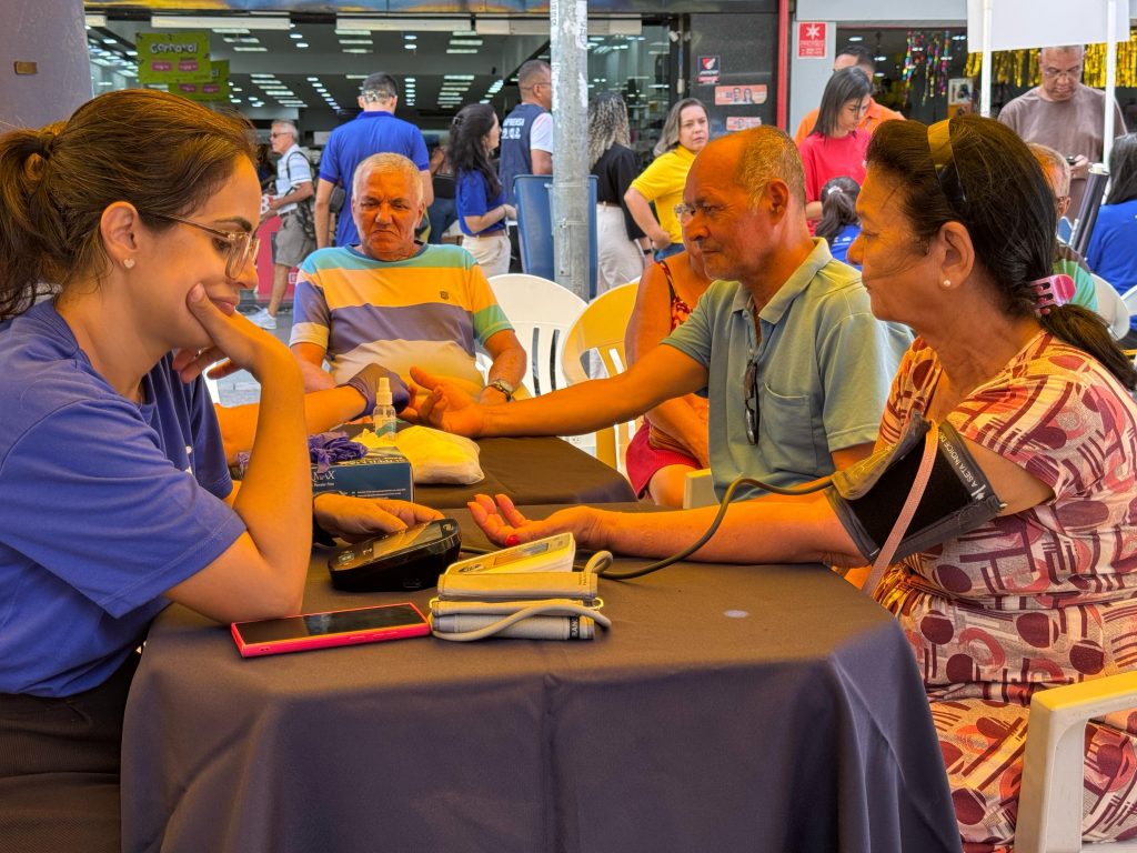 Às vésperas do Carnaval, Sistema Comércio leva orientações de saúde ao Centro de Maceió