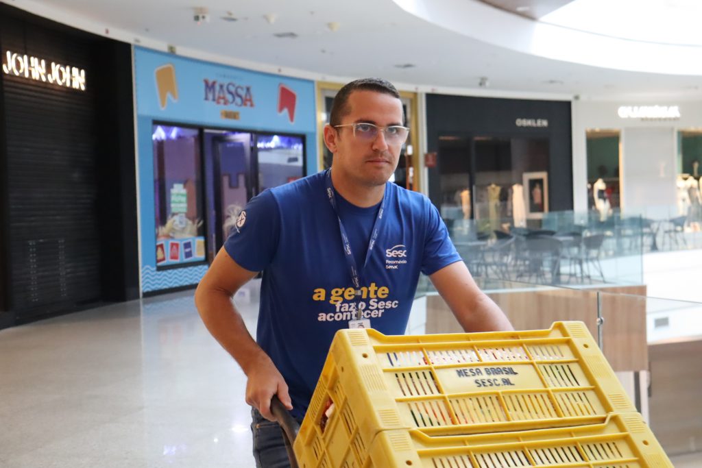 Sesc Mesa Brasil coleta mais de 1.400 quilos de alimentos doados pela Prefeitura de Maceió