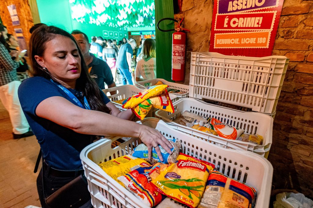 Alimentos arrecadados pelo Sesc no São João de Maceió vão contemplar 25 instituições sociais