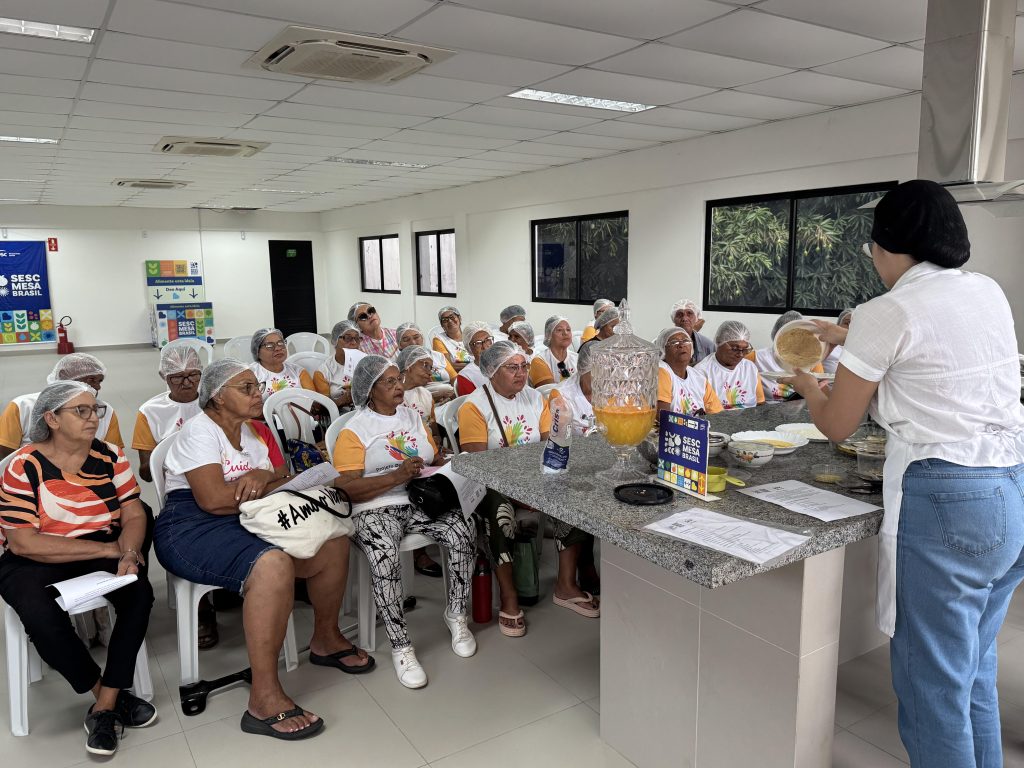 Sabor sem desperdício: oficina do Sesc ensina pessoas idosas a aproveitarem alimentos por completo